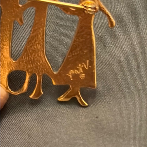 Gold Dancing Figures Brooch Minimalist Jewelry - Picture 4 of 6